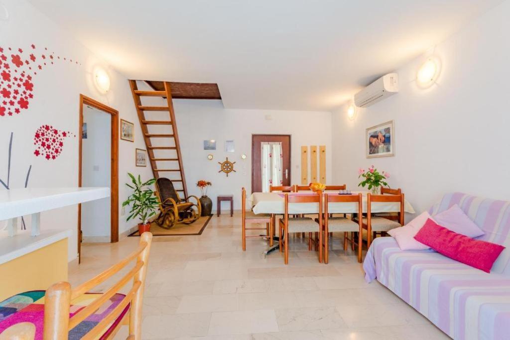 Duje Apartment Supetar