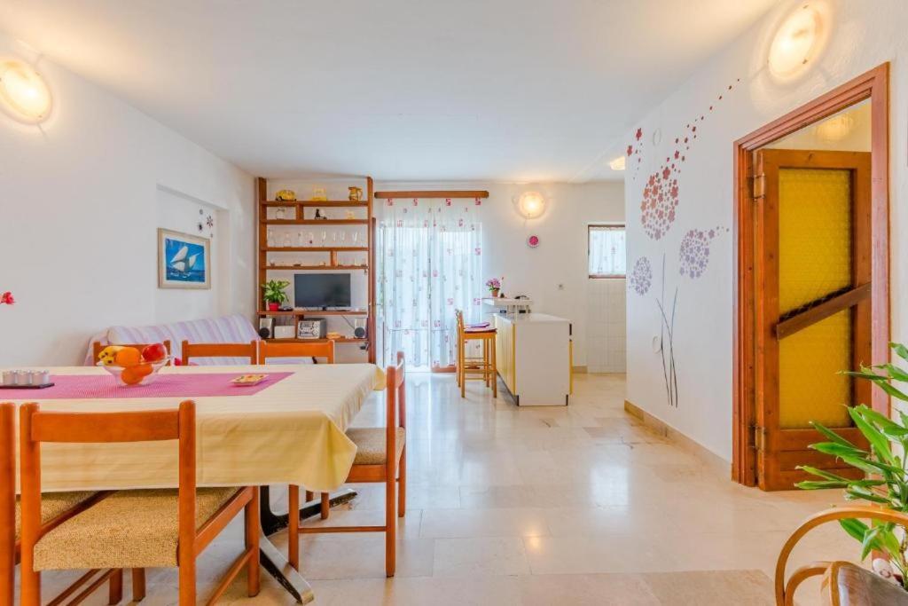 Duje Apartman *